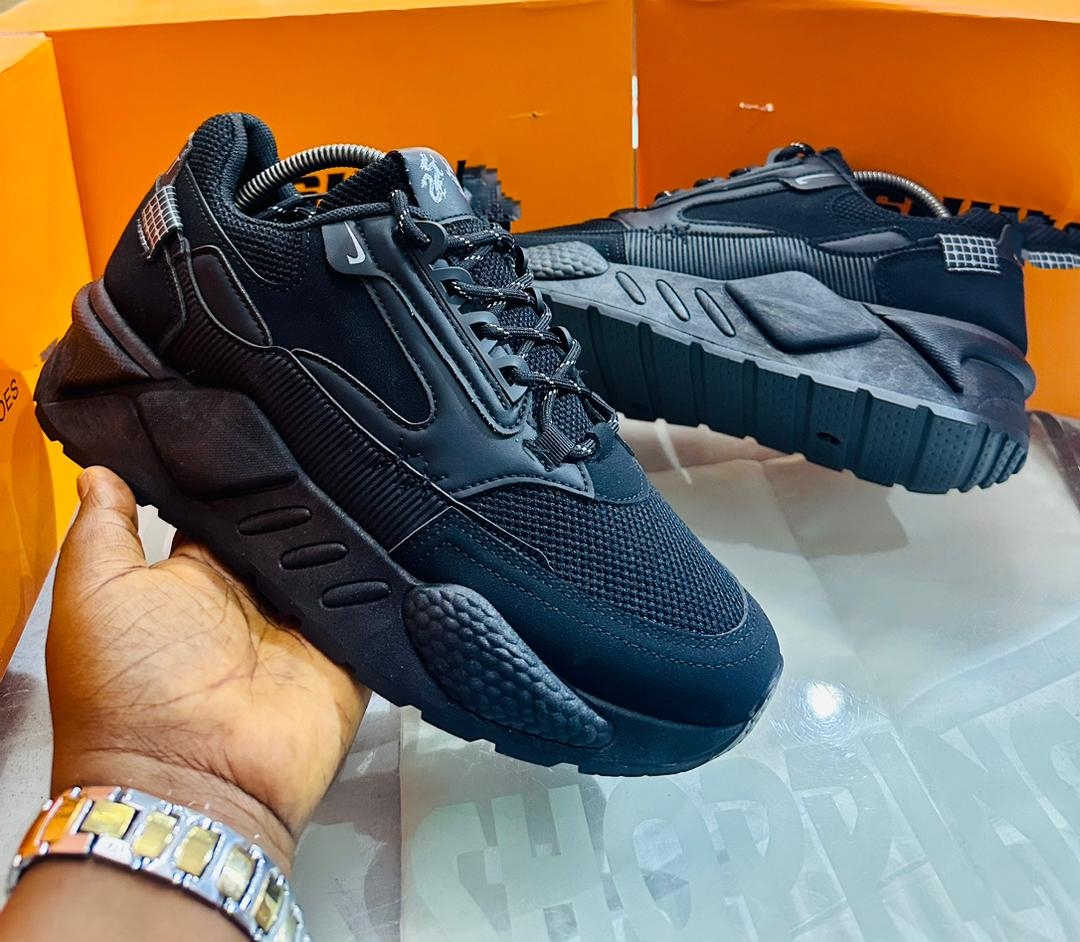 Smart Store Sleek Black Fashion Sneakers – Comfortable Everyday Casual Footwear