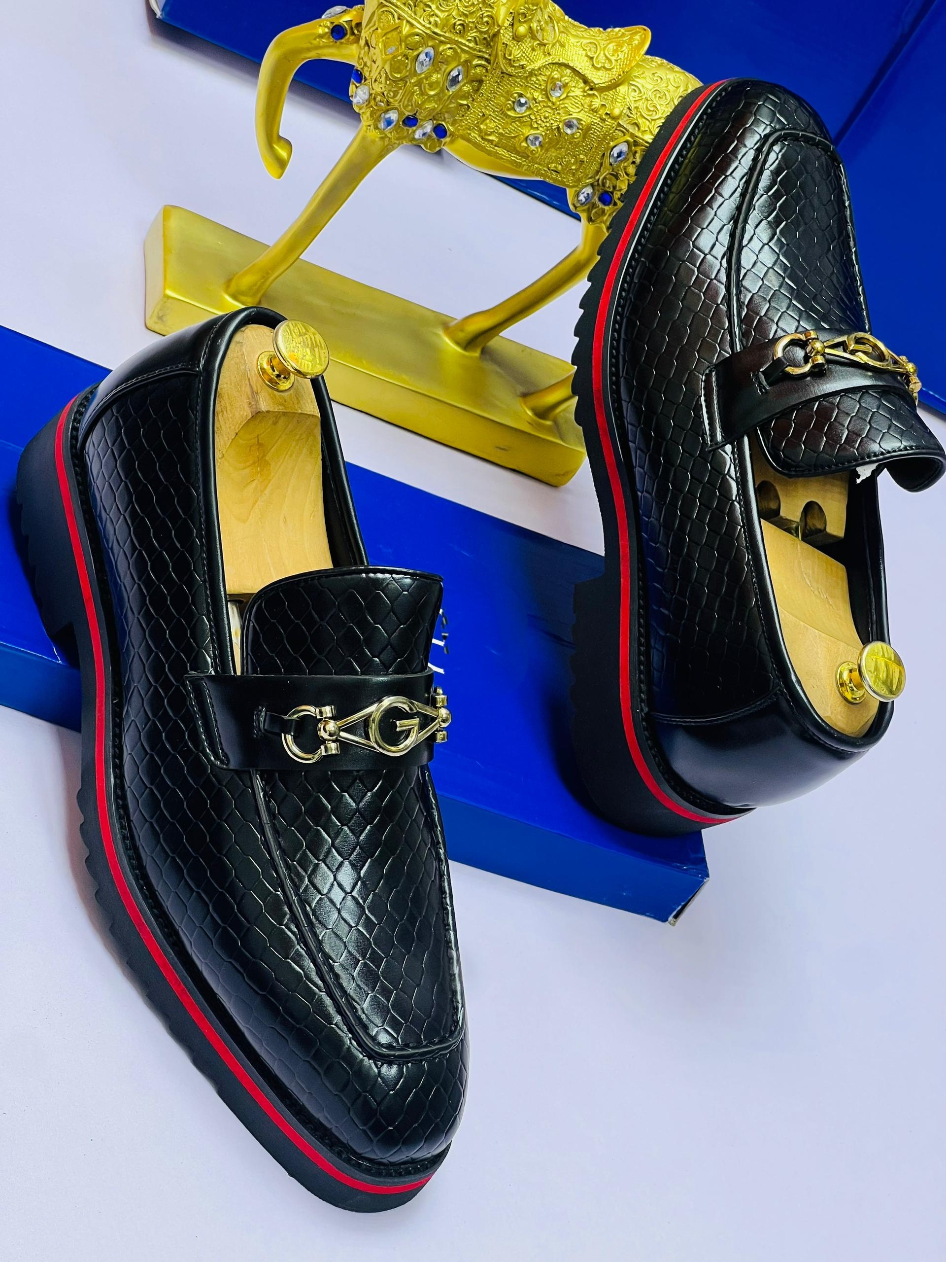 Smart Store Dual-Tone Premium Leather Shoe – Stylish Comfortable Everyday Footwear