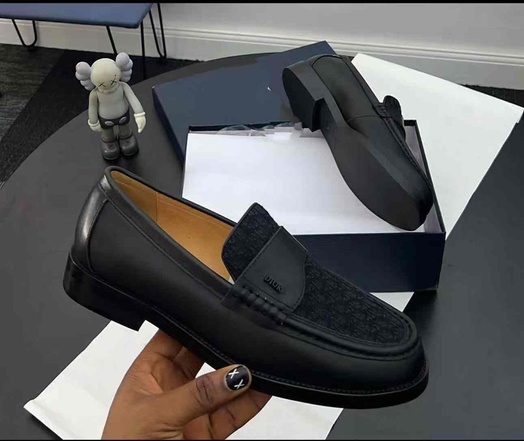 Smart Store Dual-Tone Premium Leather Shoe – Stylish Comfortable Everyday Footwear