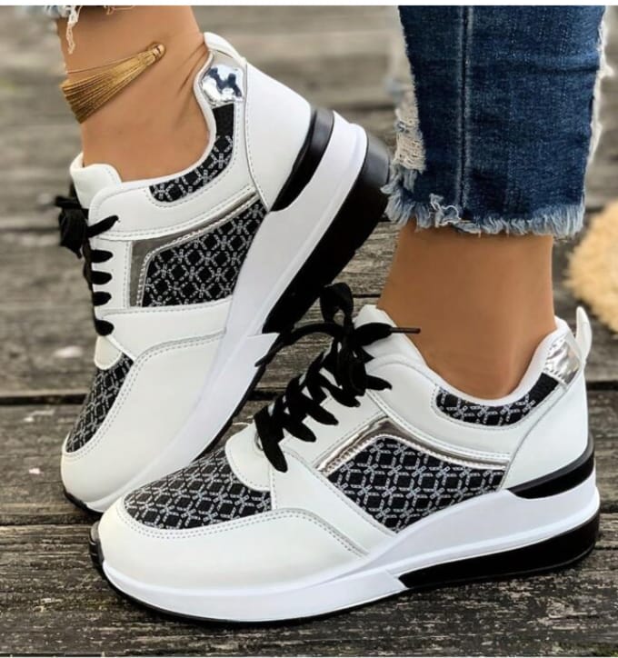 Smart Store Dual-Tone Casual Sneaker – Stylish Comfortable Everyday Footwear