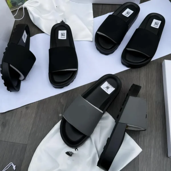 Smart Store Bold Dual-Colour Slippers – Casual Everyday Slip-On Footwear