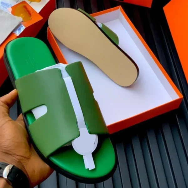 Smart Store Tri-Colour Fashion Slippers – Versatile Casual Everyday Footwear