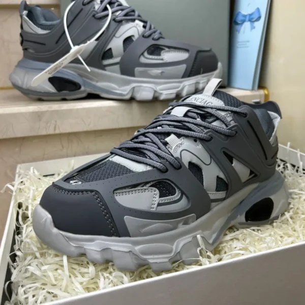 Smart Store Dual-Colour Chunky Sneakers – Bold Comfortable Everyday Footwear
