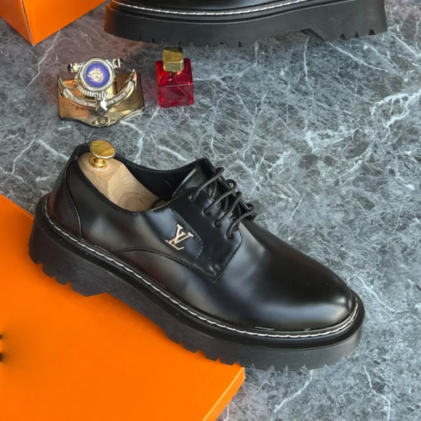 Smart Store Dual-Tone Premium Leather Shoe – Stylish Comfortable Everyday Footwear